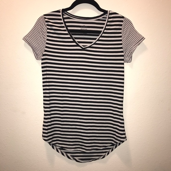 SO Striped Perfect V-Neck Short Sleeve - Picture 1 of 6
